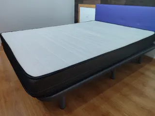 Cama 135 con cabecero morado
