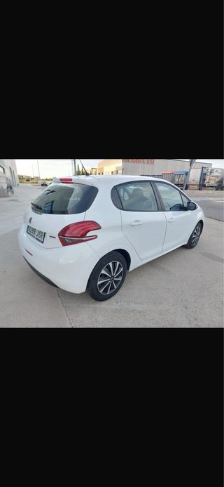 Peugeot 208 2016