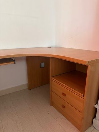 Escritorio esquinero de madera