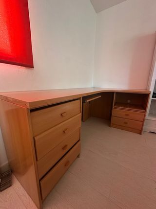 Escritorio esquinero de madera