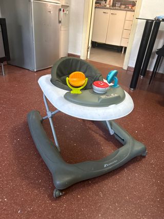 Andador Bebeconfort Blanco y Verde