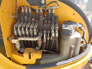 MINI EXCAVADORA JCB 8027