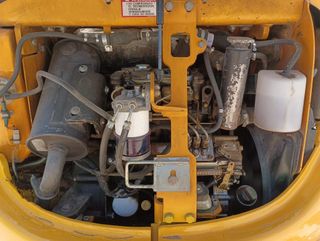 MINI EXCAVADORA JCB 8027