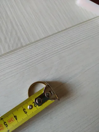 Anillo caballero, no es ni oro ni plata .