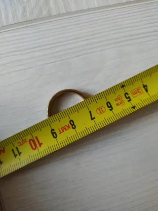 Anillo caballero, no es ni oro ni plata .