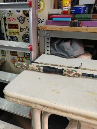 Caña de pescar camuflaje 2.10