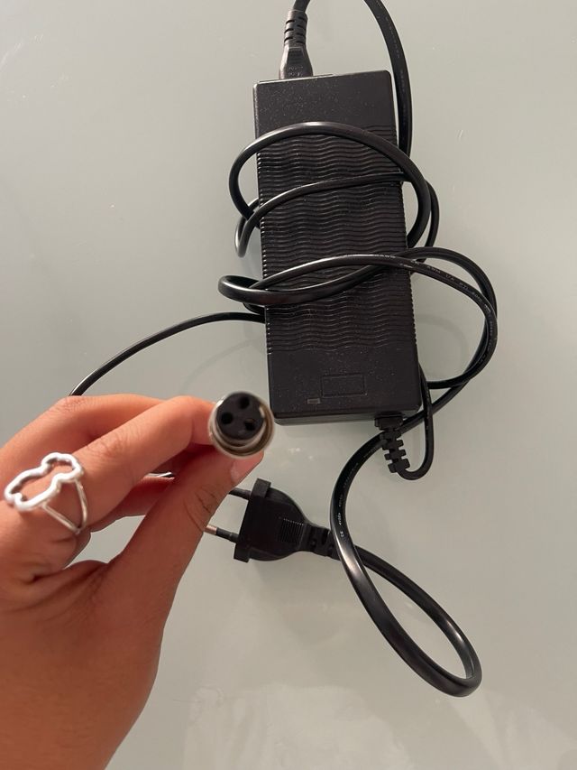 Cargador Patinete Eléctrico