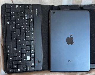iPad Mini con Teclado Kensington y cargador