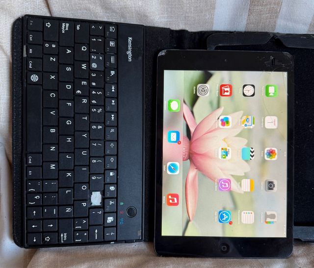 iPad Mini con Tastiera Kensington e caricabatterie