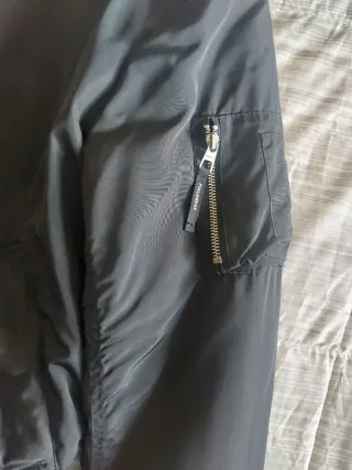 Chaqueta Bomber Pull&Bear Talla M Negra