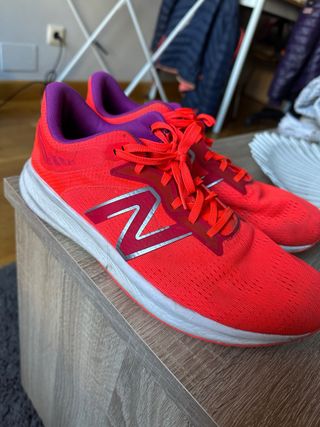 Zapatillas New Balance Naranja y Morado