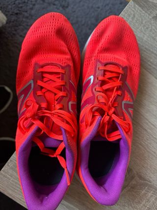 Zapatillas New Balance Naranja y Morado