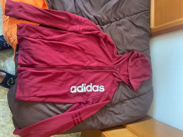Chaqueta Adidas granate con capucha roja