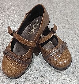 Zapatitos marrones con lazo