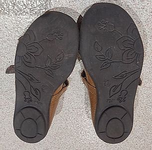 Zapatitos marrones con lazo