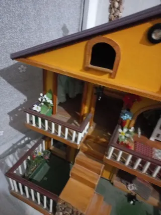 Casa de juguete de madera