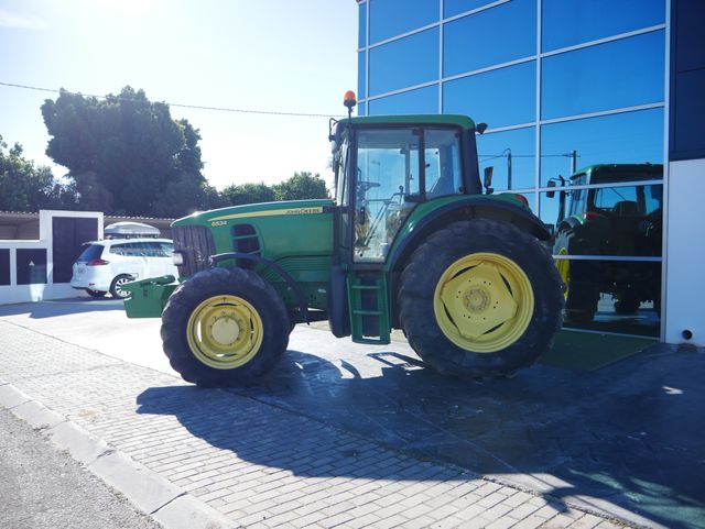 Tractor John Deere 6534