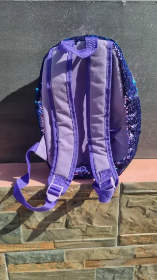Mochila Morada con lentejuelas. Largo 36 cm