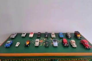 Modellini auto d'epoca 56 pezzi