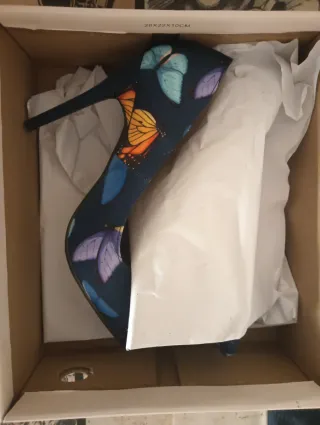 Preciosos zapatos de tacón, originales.