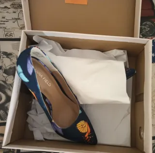 Preciosos zapatos de tacón, originales.