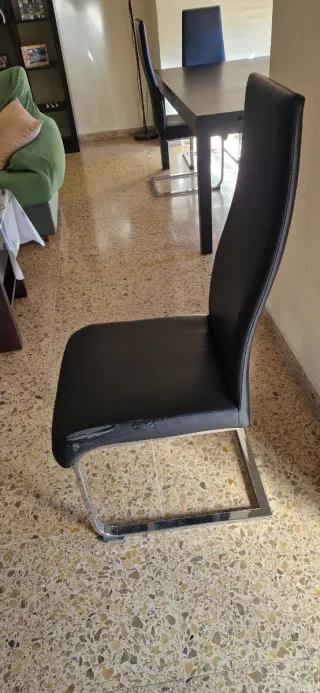 6 Sillas de comedor negras y plateadas