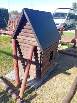 Caseta de madera para perros