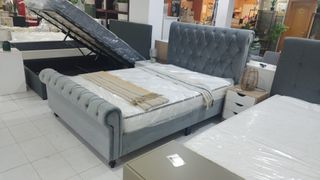 Cama terciopelo gris capitoné