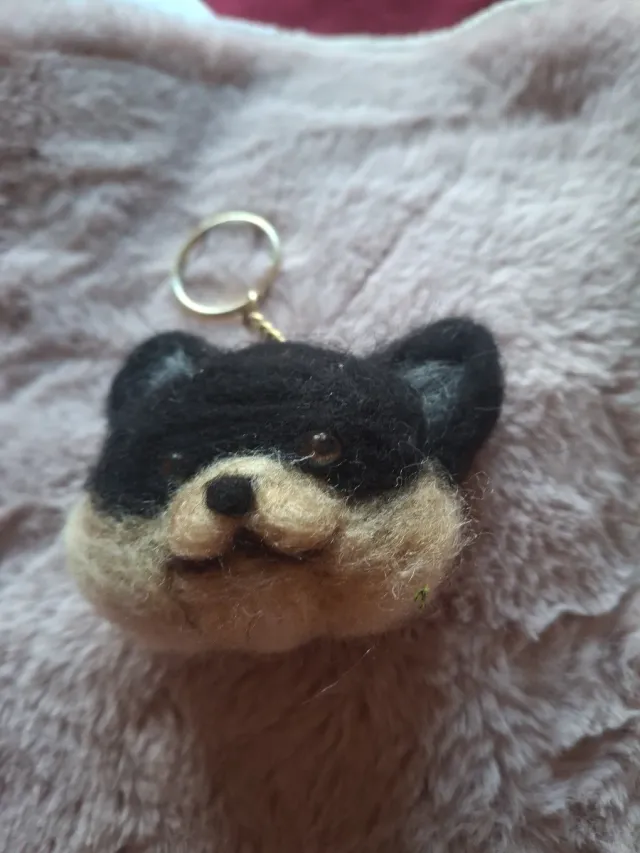 Llavero perro fieltro artesanal