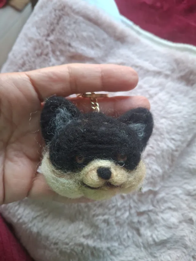 Llavero perro fieltro artesanal