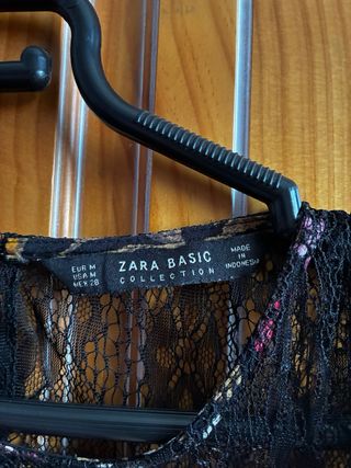 Blusa Zara Basic flores manga larga encaje