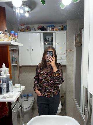 Blusa Zara Basic flores manga larga encaje