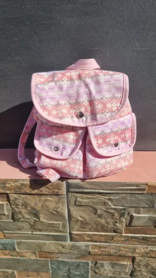Mochila rosa con estampado étnico