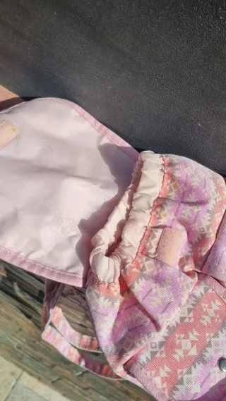 Mochila rosa con estampado étnico