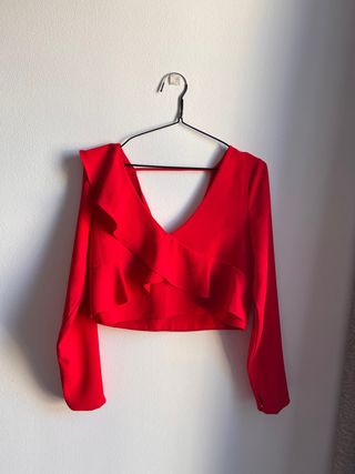 Blusa roja con volantes