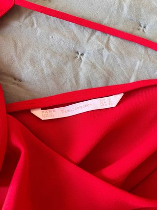 Blusa roja con volantes