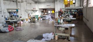 Lote Máquinas de Coser e Hilos Confección Textil