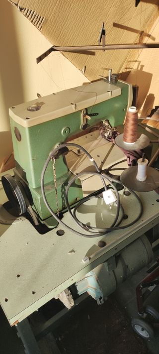 Lote Máquinas de Coser e Hilos Confección Textil