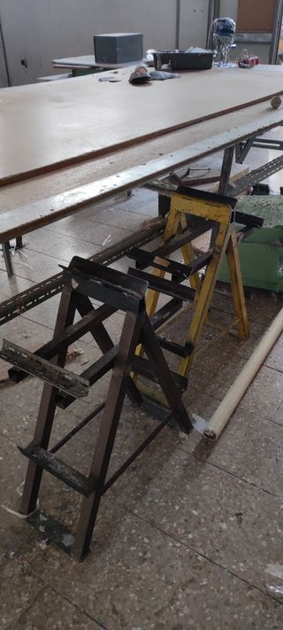 Lote Máquinas de Coser e Hilos Confección Textil