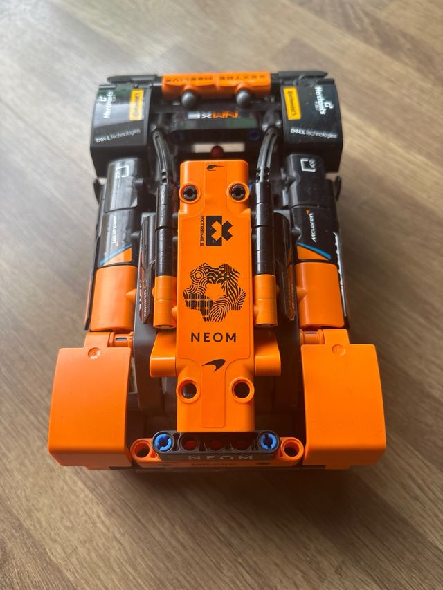 Lego Technic NEOM Coche