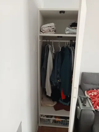 Armario blanco de madera