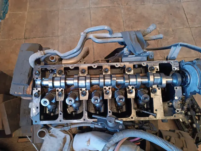 Motor VW T5 2.5 TDI AXD Despiece o como casco