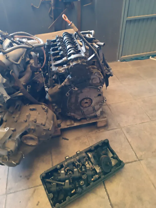 Motor VW T5 2.5 TDI AXD Despiece o como casco