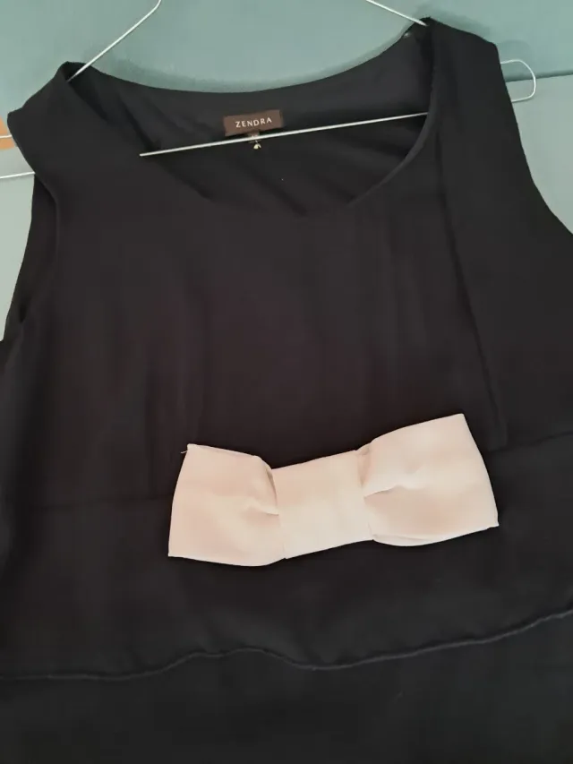 Vestido de fiesta negro y blanco con volantes