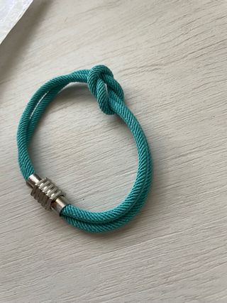 Pulsera nudo ajustable