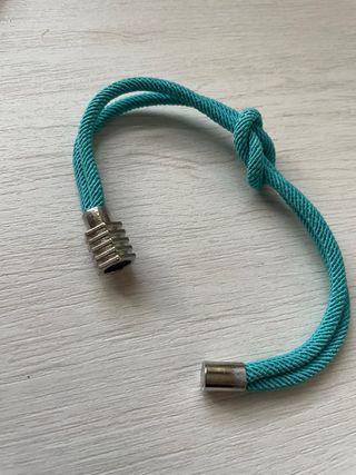 Pulsera nudo ajustable