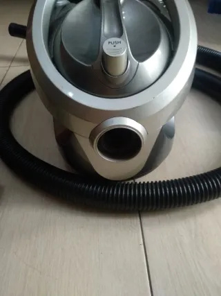 Aspiradora delonghi XTE600NB 1500 watios