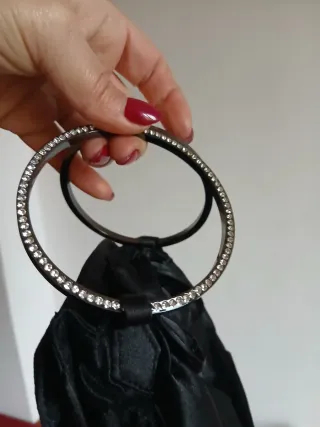 Borsetta vintage nera con dettagli oro