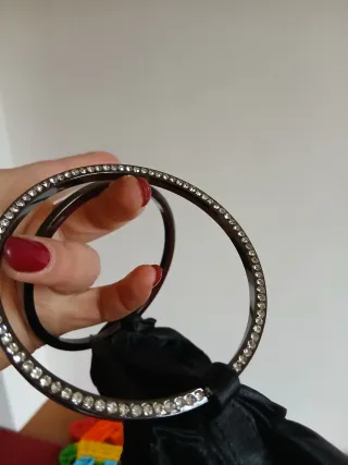 Borsetta vintage nera con dettagli oro