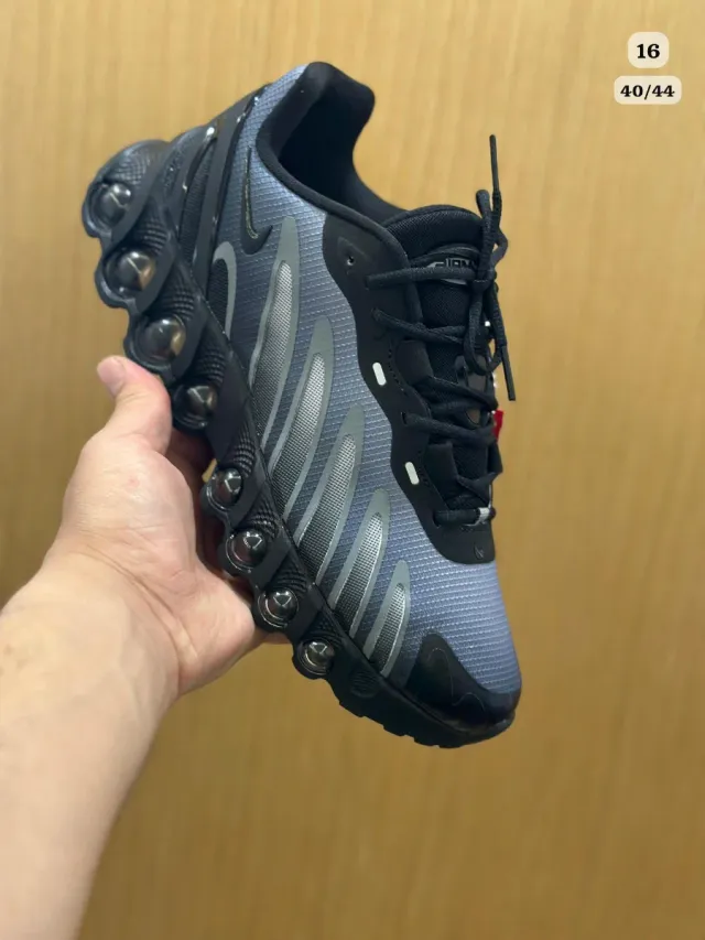 Conjunto Under Armour gris y naranja